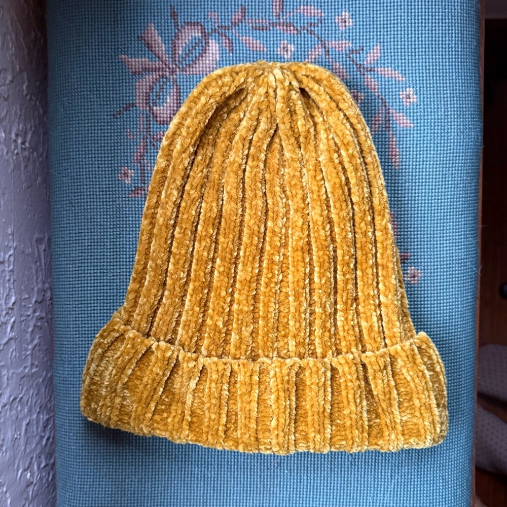 Free People Golden Mustard Huggy Bear Chenille Beanie 🌿